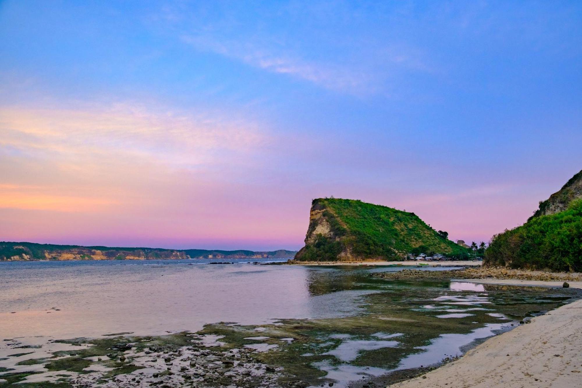 Inlight Lombok Beach Hotel Kuta  Exterior photo